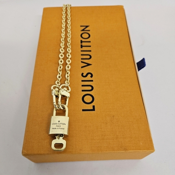 Louis Vuitton 300 Series Padlock and Key Necklace on Pochette Chain in Gold #317 - Picture 4 of 9